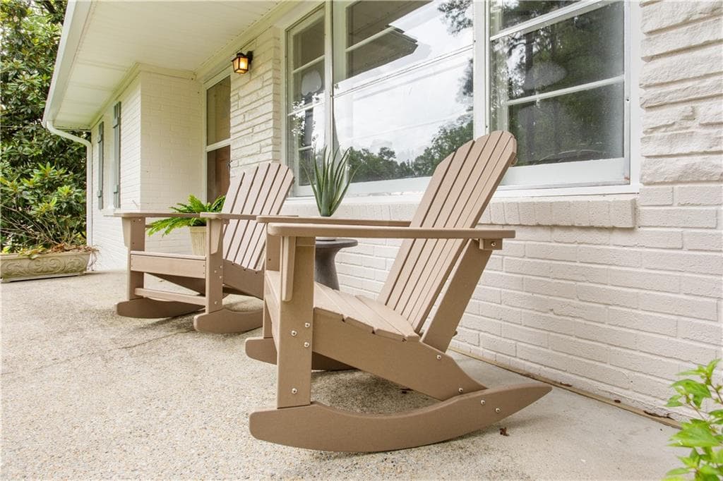 3 bedroom, 2 bathroom, 1,439 sq ft single family residence for sale at 3570 Lee Street, Smyrna, GA 30080 — photo 2
