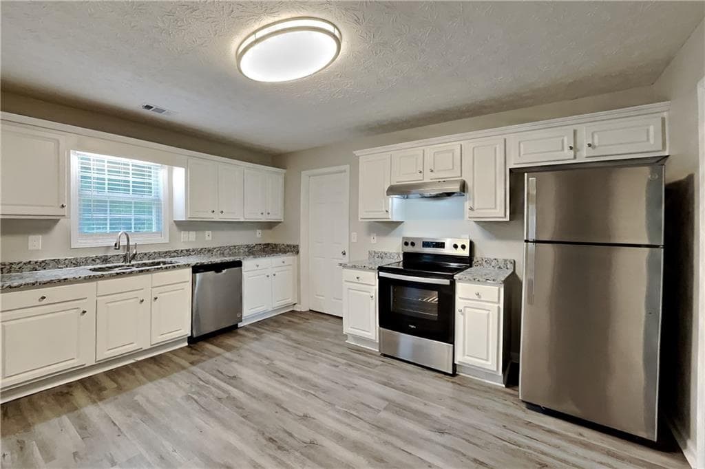 3 bedroom, 2 bathroom, 1,957 sq ft single family residence for rent at 399 Charesa Lane, Dacula, GA 30019 for $2,025 a month — photo 6