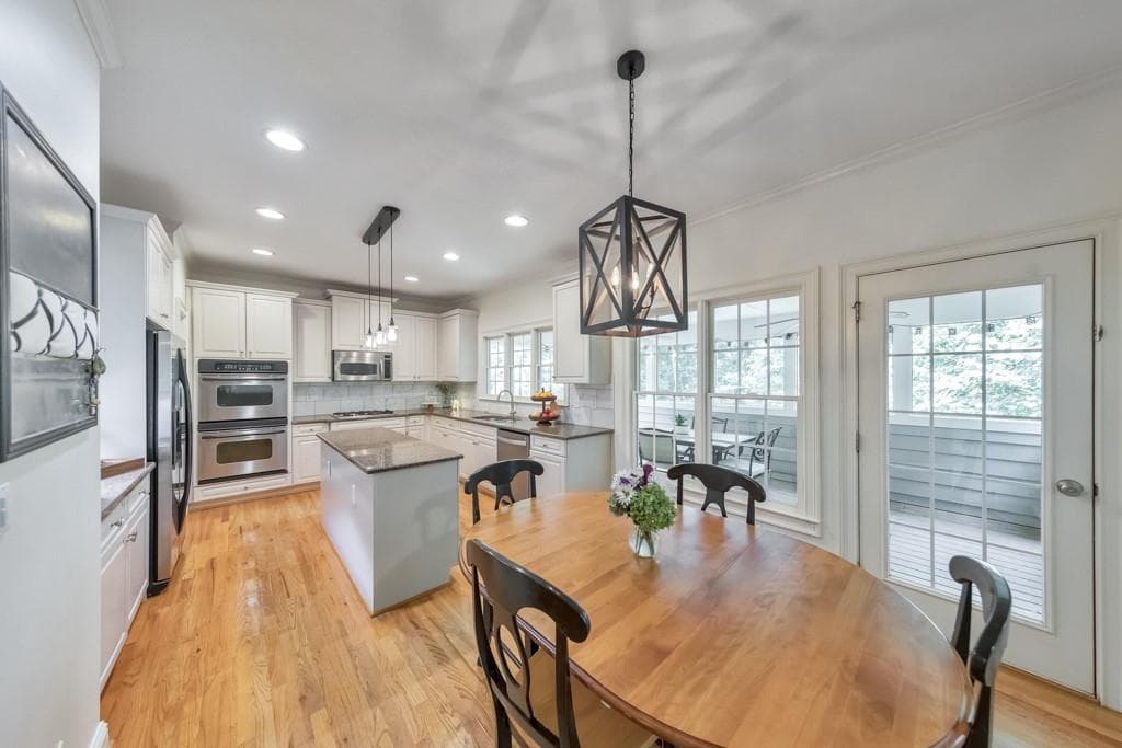 5 bedroom, 4 bathroom, 3,105 sq ft single family residence under contract at 351 Collegiate Drive, Powder Springs, GA 30127 — photo 2