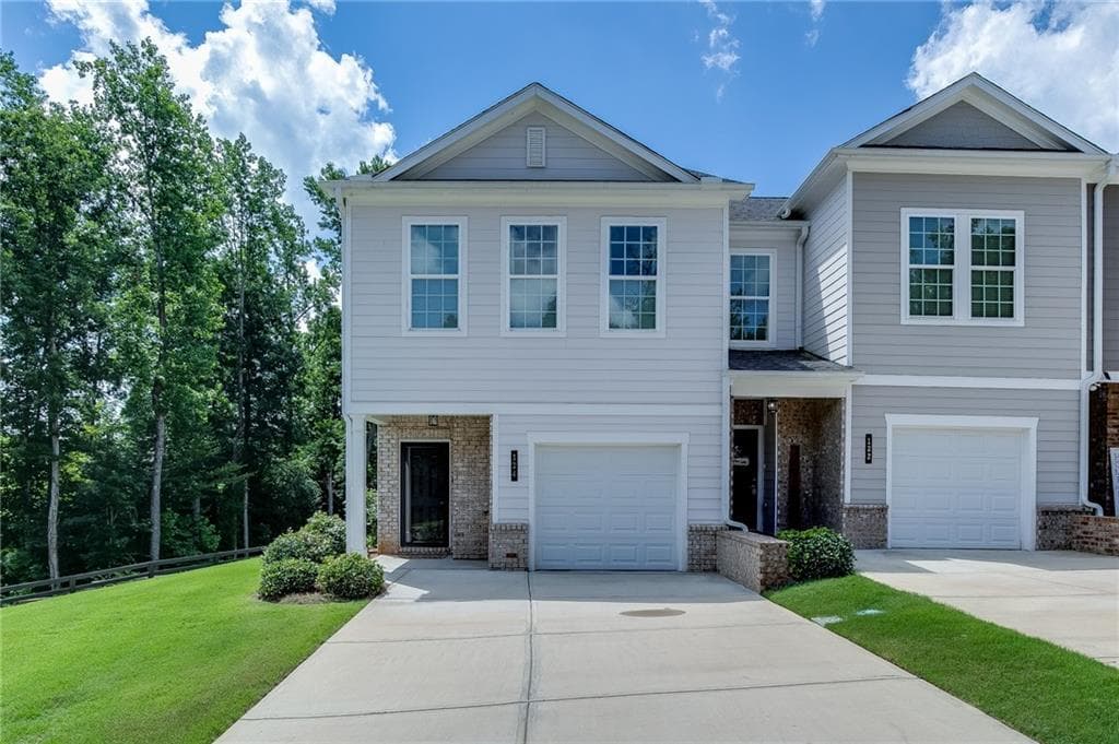 3 bedroom, 3 bathroom, 1,384 sq ft townhouse for sale at 124 Greenview Court, Homer, GA 30547
