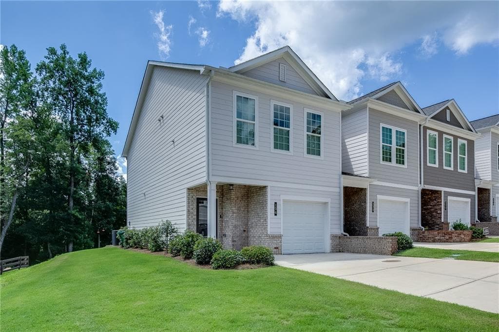 3 bedroom, 3 bathroom, 1,384 sq ft townhouse for sale at 124 Greenview Court, Homer, GA 30547 — photo 2