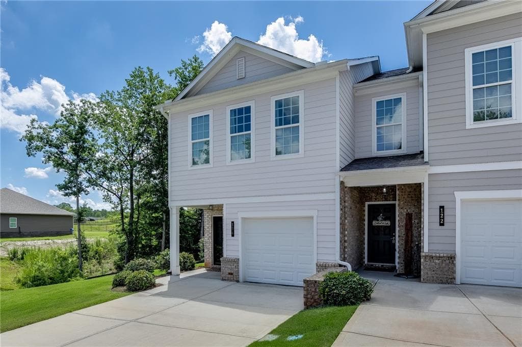 3 bedroom, 3 bathroom, 1,384 sq ft townhouse for sale at 124 Greenview Court, Homer, GA 30547 — photo 3
