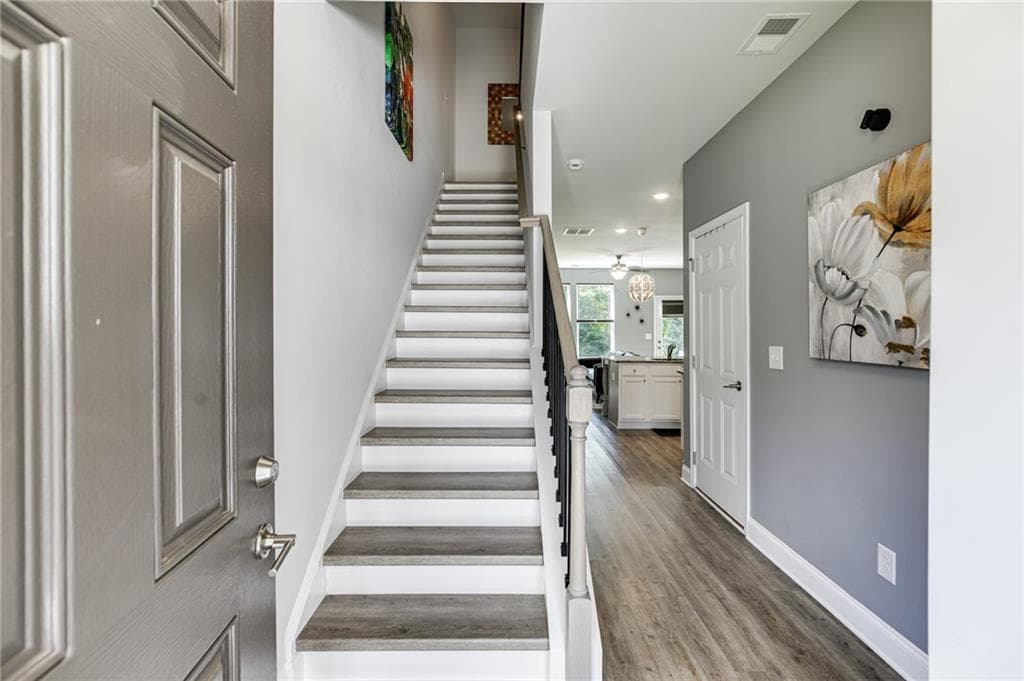 3 bedroom, 3 bathroom, 1,384 sq ft townhouse for sale at 124 Greenview Court, Homer, GA 30547 — photo 4