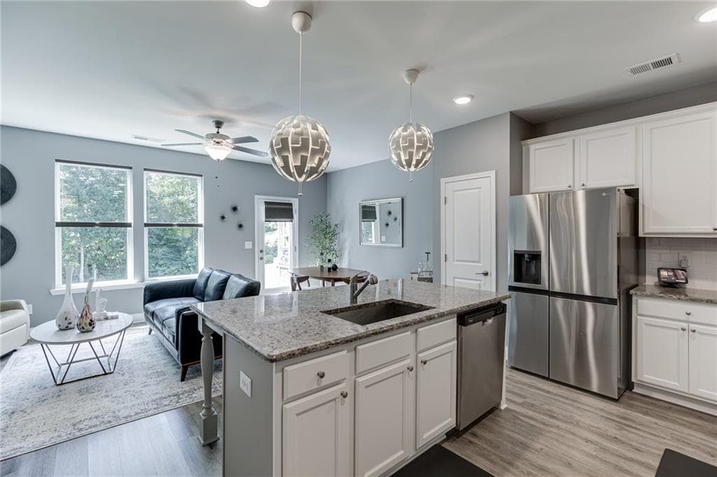 3 bedroom, 3 bathroom, 1,384 sq ft townhouse for sale at 124 Greenview Court, Homer, GA 30547 — photo 5
