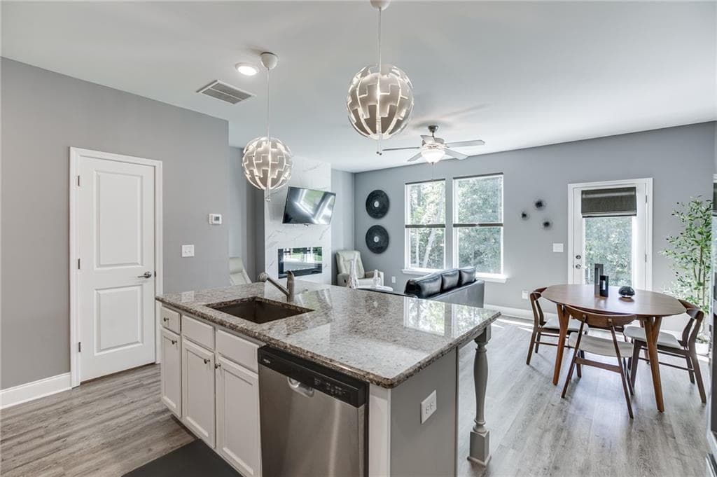3 bedroom, 3 bathroom, 1,384 sq ft townhouse for sale at 124 Greenview Court, Homer, GA 30547 — photo 6