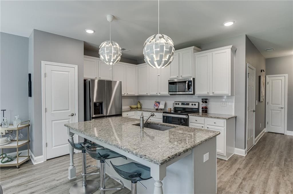 3 bedroom, 3 bathroom, 1,384 sq ft townhouse for sale at 124 Greenview Court, Homer, GA 30547 — photo 9