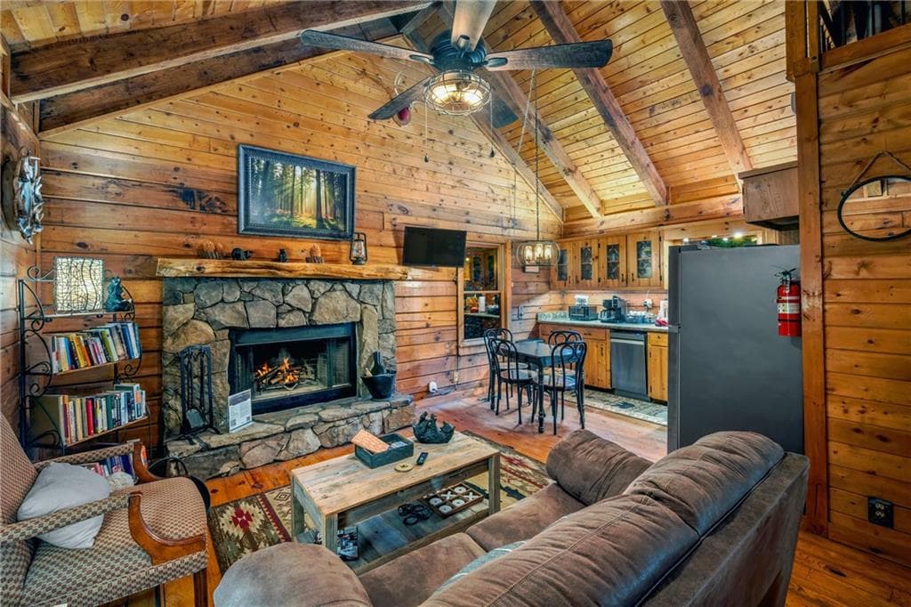 2 bedroom, 2 bathroom, 1,200 sq ft single family residence for sale at 341 Valley View Road, Ellijay, GA 30536 — photo 3