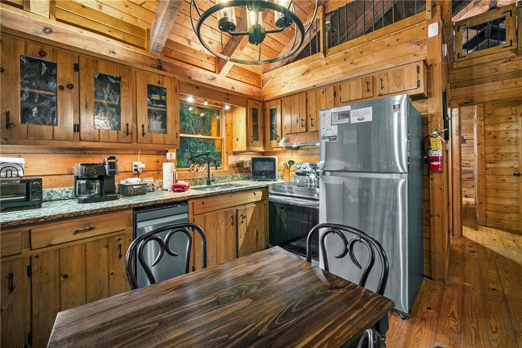 2 bedroom, 2 bathroom, 1,200 sq ft single family residence for sale at 341 Valley View Road, Ellijay, GA 30536 — photo 5