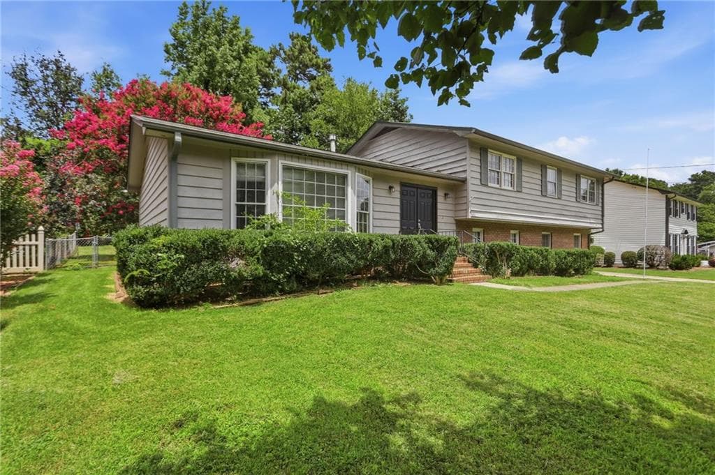 4 bedroom, 3 bathroom, 1,786 sq ft single family residence for sale at 3021 Wendwood Drive, Marietta, GA 30062 — photo 3