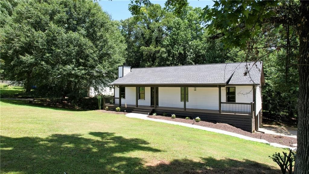 3 bedroom, 2 bathroom, 1,600 sq ft single family residence for sale at 323 Hill Crest Circle, Woodstock, GA 30188 — photo 2