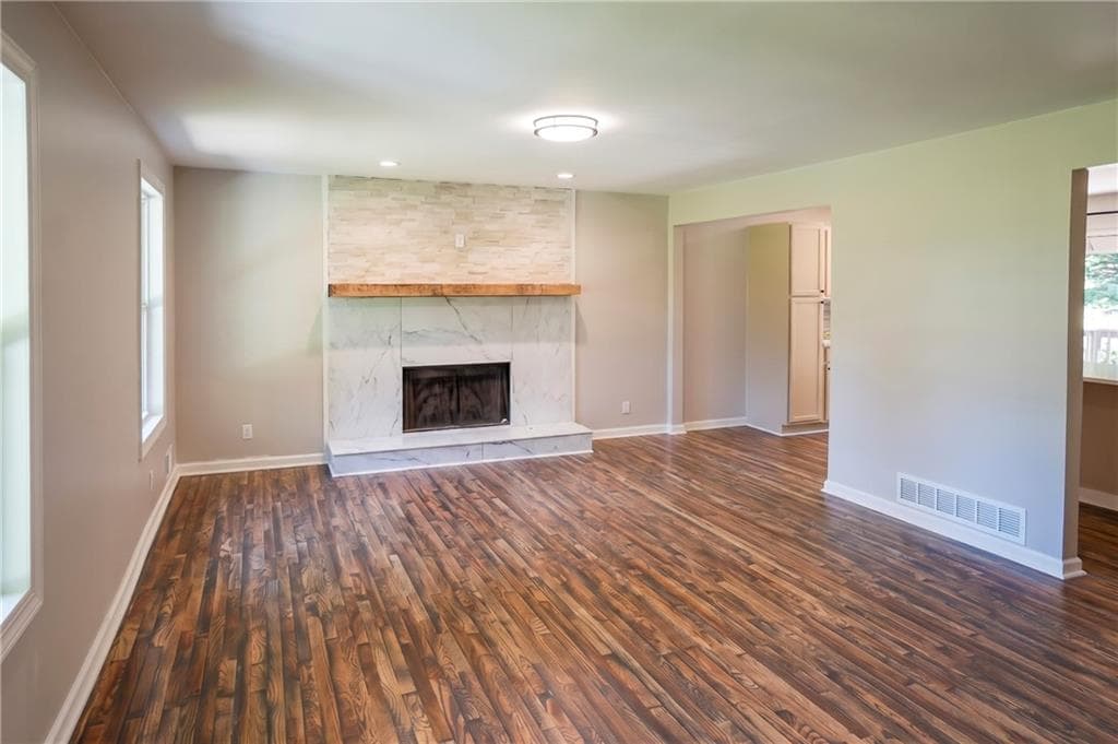 3 bedroom, 2 bathroom, 1,600 sq ft single family residence for sale at 323 Hill Crest Circle, Woodstock, GA 30188 — photo 10