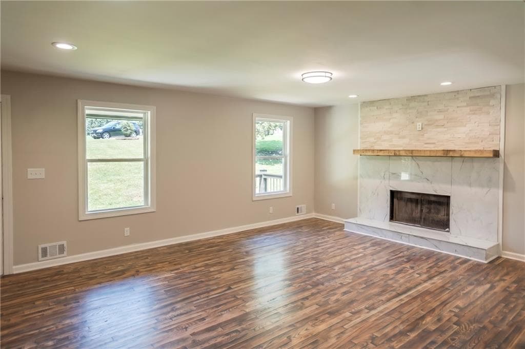 3 bedroom, 2 bathroom, 1,600 sq ft single family residence for sale at 323 Hill Crest Circle, Woodstock, GA 30188 — photo 9