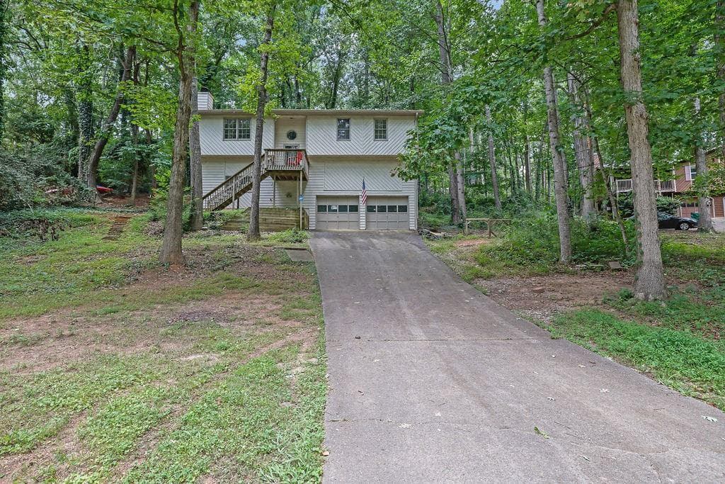 4 bedroom, 2 bathroom, 1,850 sq ft single family residence for sale at 131 Little Brook Drive, Woodstock, GA 30188