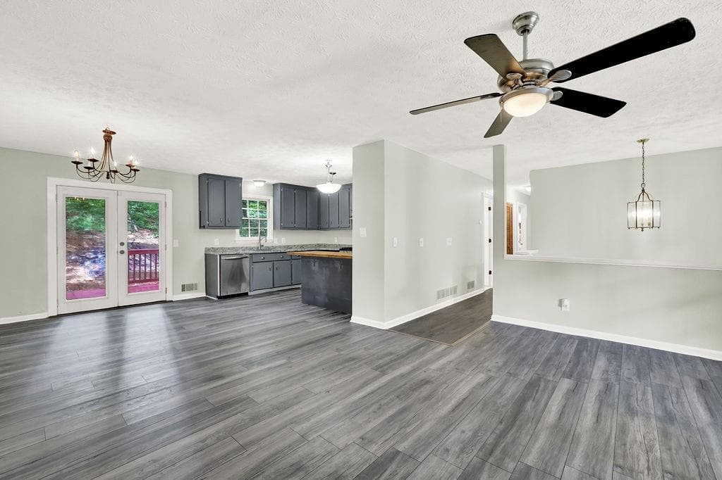 4 bedroom, 2 bathroom, 1,850 sq ft single family residence for sale at 131 Little Brook Drive, Woodstock, GA 30188 — photo 6
