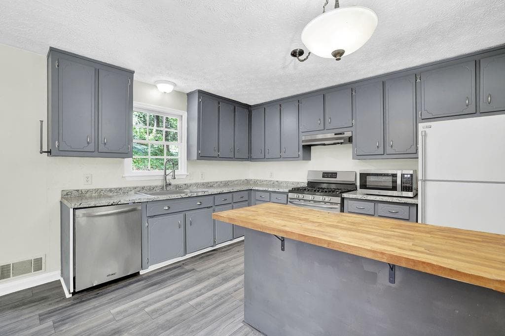 4 bedroom, 2 bathroom, 1,850 sq ft single family residence for sale at 131 Little Brook Drive, Woodstock, GA 30188 — photo 10
