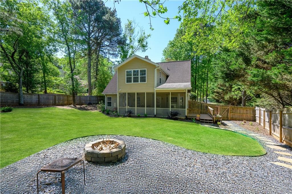 4 bedroom, 3 bathroom, 2,364 sq ft single family residence for sale at 9530 Bonsall Circle, Gainesville, GA 30506 — photo 4