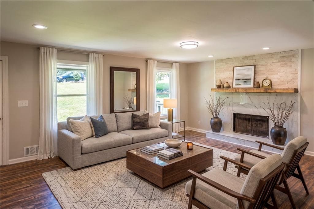 3 bedroom, 2 bathroom, 1,600 sq ft single family residence for sale at 323 Hill Crest Circle, Woodstock, GA 30188 — photo 8