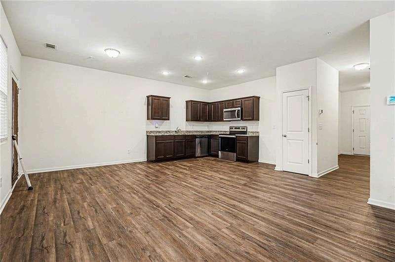 3 bedroom, 3 bathroom, 1,589 sq ft townhouse for sale at 2040 Wildflower Way, Conyers, GA 30012 — photo 7