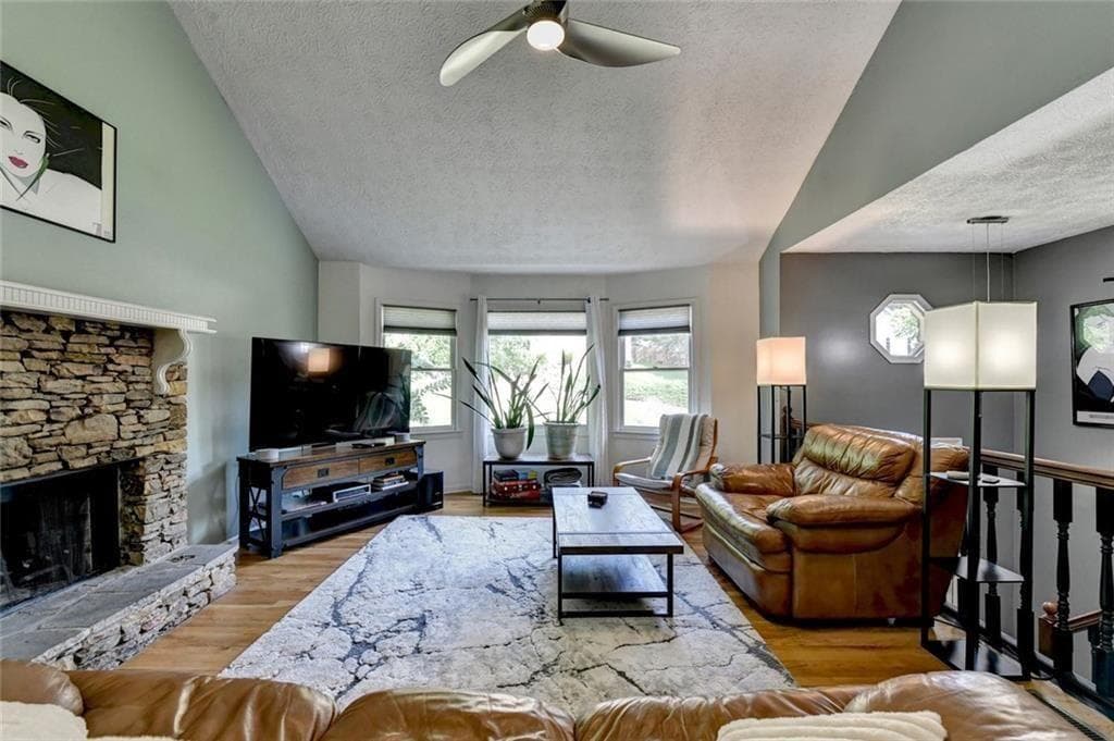 4 bedroom, 3 bathroom, 2,438 sq ft single family residence for sale at 6224 Ivy Springs Drive, Flowery Branch, GA 30542 — photo 6