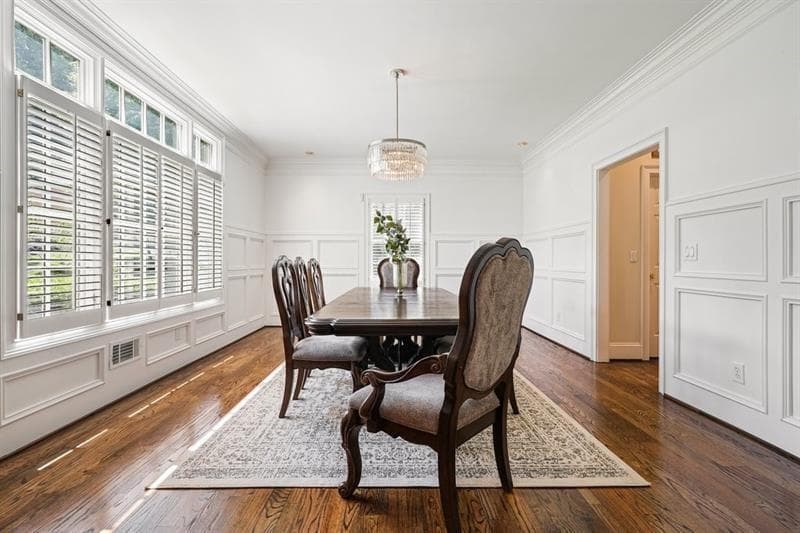 4 bedroom, 5 bathroom, 6,407 sq ft single family residence for sale at 10470 Stanyan Street, Alpharetta, GA 30022 — photo 9