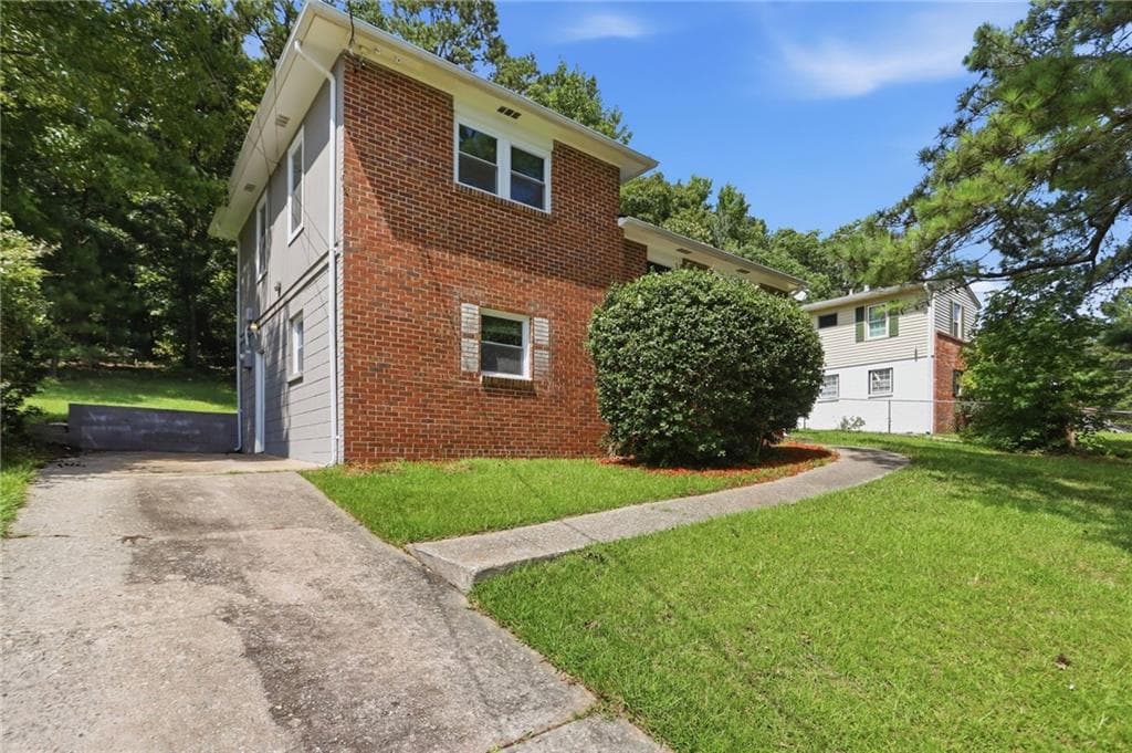 3 bedroom, 2 bathroom, 928 sq ft single family residence for sale at 1000 Hutchens Road, Atlanta, GA 30354 — photo 2