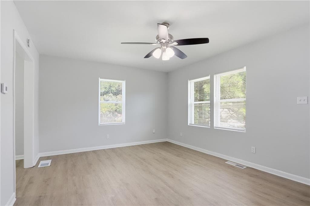 3 bedroom, 2 bathroom, 928 sq ft single family residence for sale at 1000 Hutchens Road, Atlanta, GA 30354 — photo 9