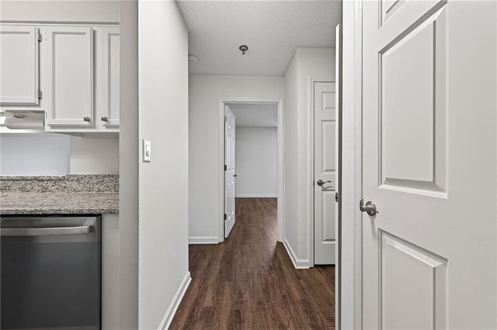 1 bedroom, 1 bathroom, 760 sq ft condominium for sale at 300 Johnson Ferry Road B604, Sandy Springs, GA 30328 — photo 4