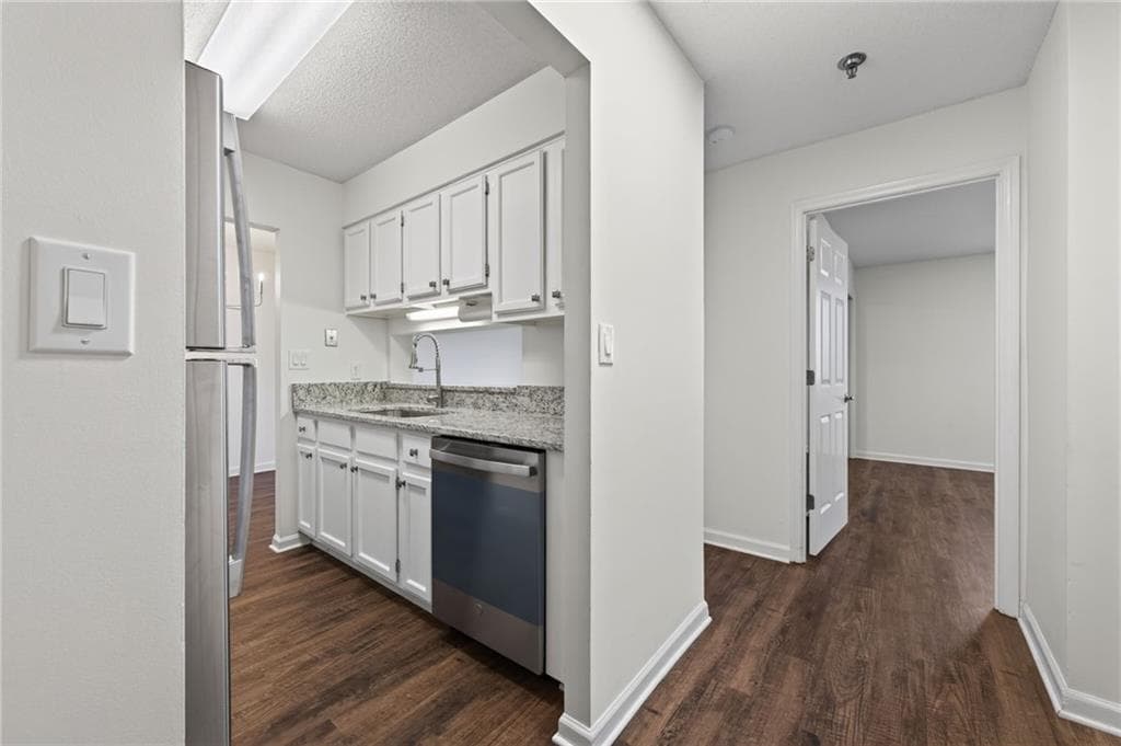 1 bedroom, 1 bathroom, 760 sq ft condominium for sale at 300 Johnson Ferry Road B604, Sandy Springs, GA 30328 — photo 5