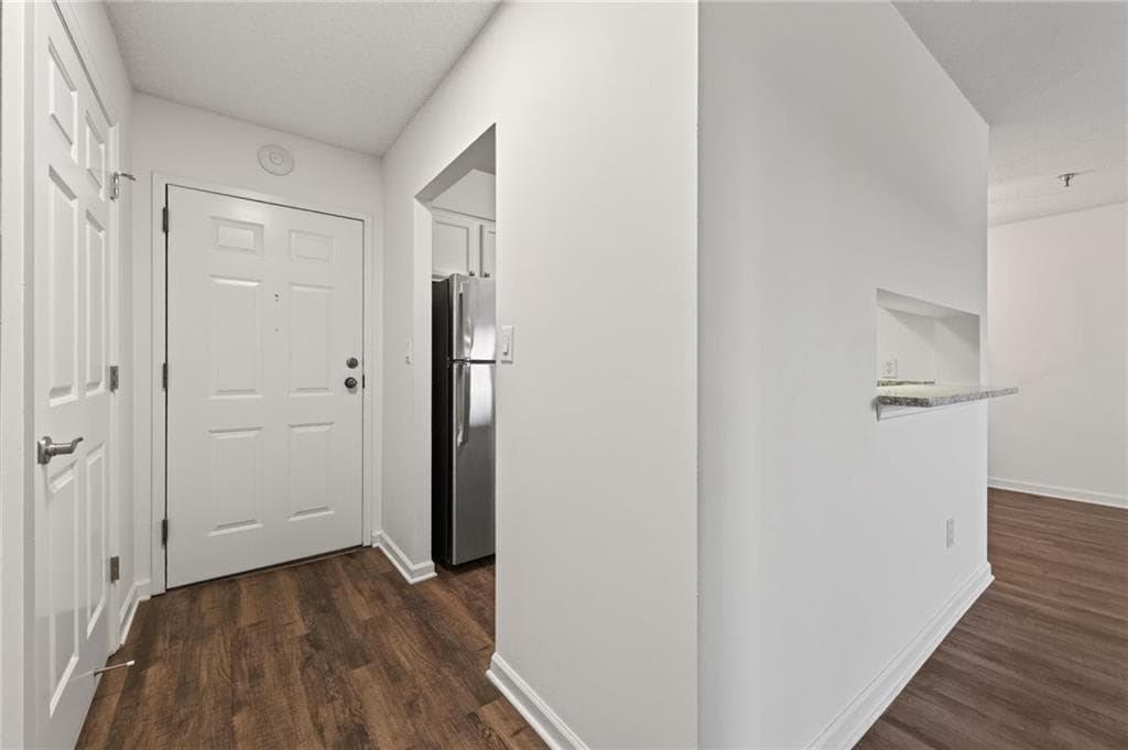 1 bedroom, 1 bathroom, 760 sq ft condominium for sale at 300 Johnson Ferry Road B604, Sandy Springs, GA 30328 — photo 6