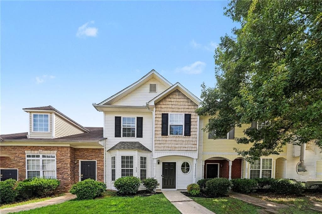 3 bedroom, 3 bathroom, 1,190 sq ft townhouse for sale at 1795 Fielding Way, Hampton, GA 30228