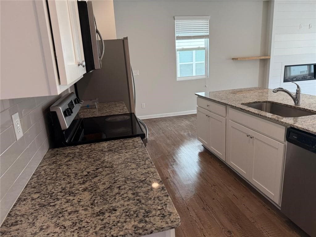 3 bedroom, 3 bathroom, 1,912 sq ft townhouse for rent at 5223 Canberra Drive, Flowery Branch, GA 30542 for $1,990 a month — photo 6