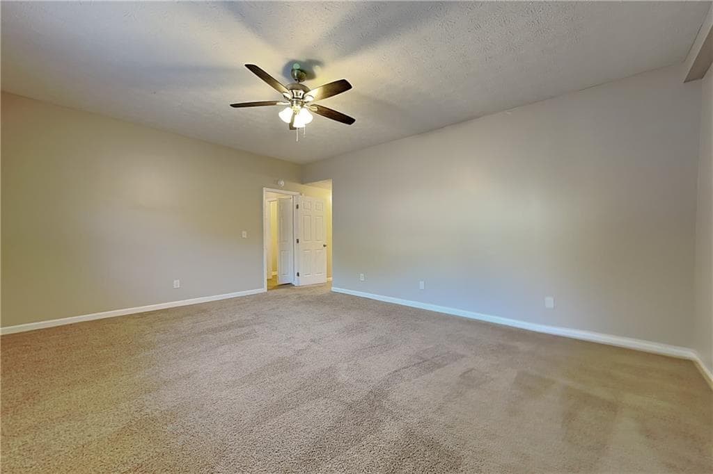 4 bedroom, 3 bathroom, 2,132 sq ft single family residence for rent at 2290 Huntington Drive, Loganville, GA 30052 for $2,245 a month — photo 3
