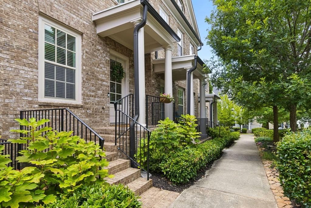 4 bedroom, 4 bathroom, 2,727 sq ft townhouse for sale at 7012 Seneca Court, Roswell, GA 30076 — photo 6