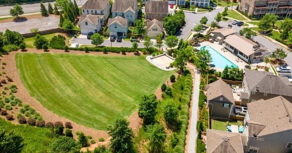 4 bedroom, 4 bathroom, 2,727 sq ft townhouse for sale at 7012 Seneca Court, Roswell, GA 30076 — photo 5