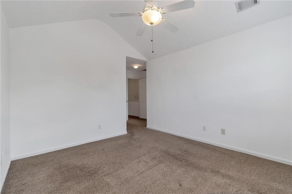 3 bedroom, 3 bathroom, 1,548 sq ft townhouse for sale at 6243 Shoreview Circle, Flowery Branch, GA 30542 — photo 9