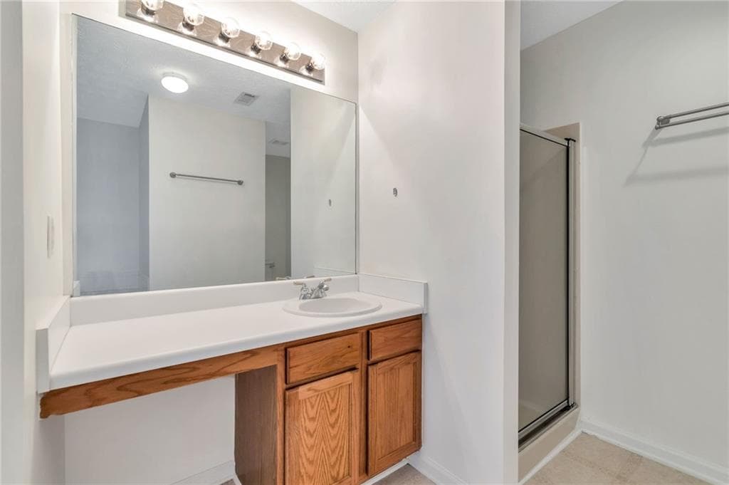 3 bedroom, 3 bathroom, 1,548 sq ft townhouse for sale at 6243 Shoreview Circle, Flowery Branch, GA 30542 — photo 10