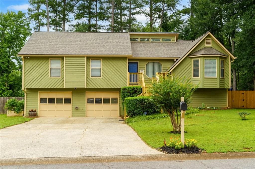 4 bedroom, 3 bathroom, 2,278 sq ft single family residence sold at 2075 Arrowhead Trail, Marietta, GA 30062