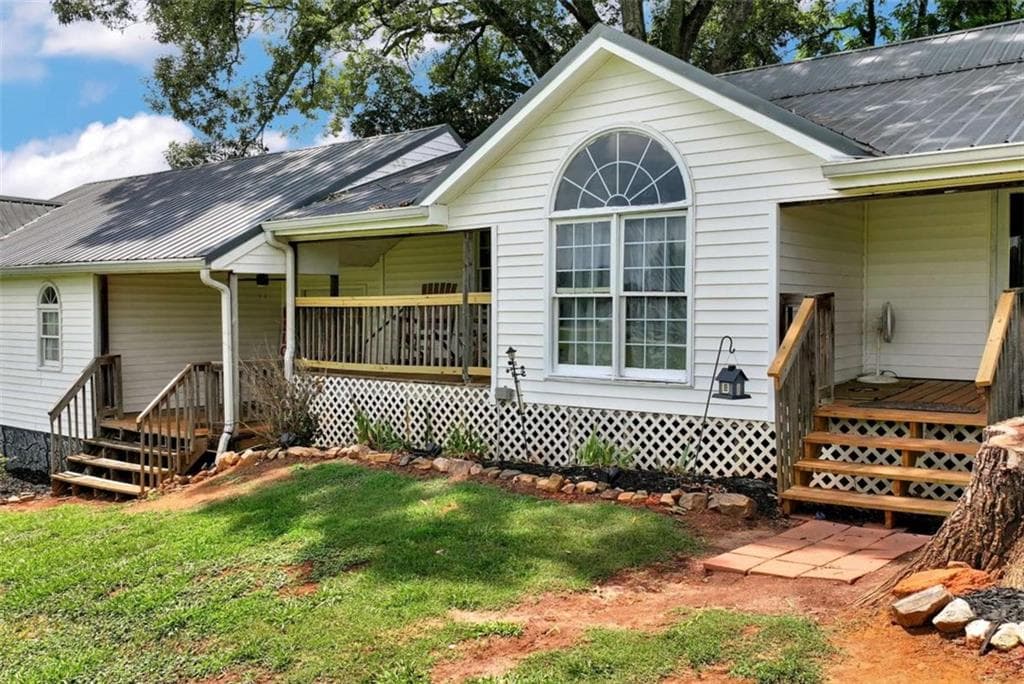 3 bedroom, 2 bathroom, 2,625 sq ft single family residence under contract at 6009 Holly Springs Road, Pendergrass, GA 30567 — photo 2