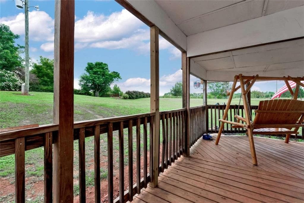 3 bedroom, 2 bathroom, 2,625 sq ft single family residence under contract at 6009 Holly Springs Road, Pendergrass, GA 30567 — photo 5