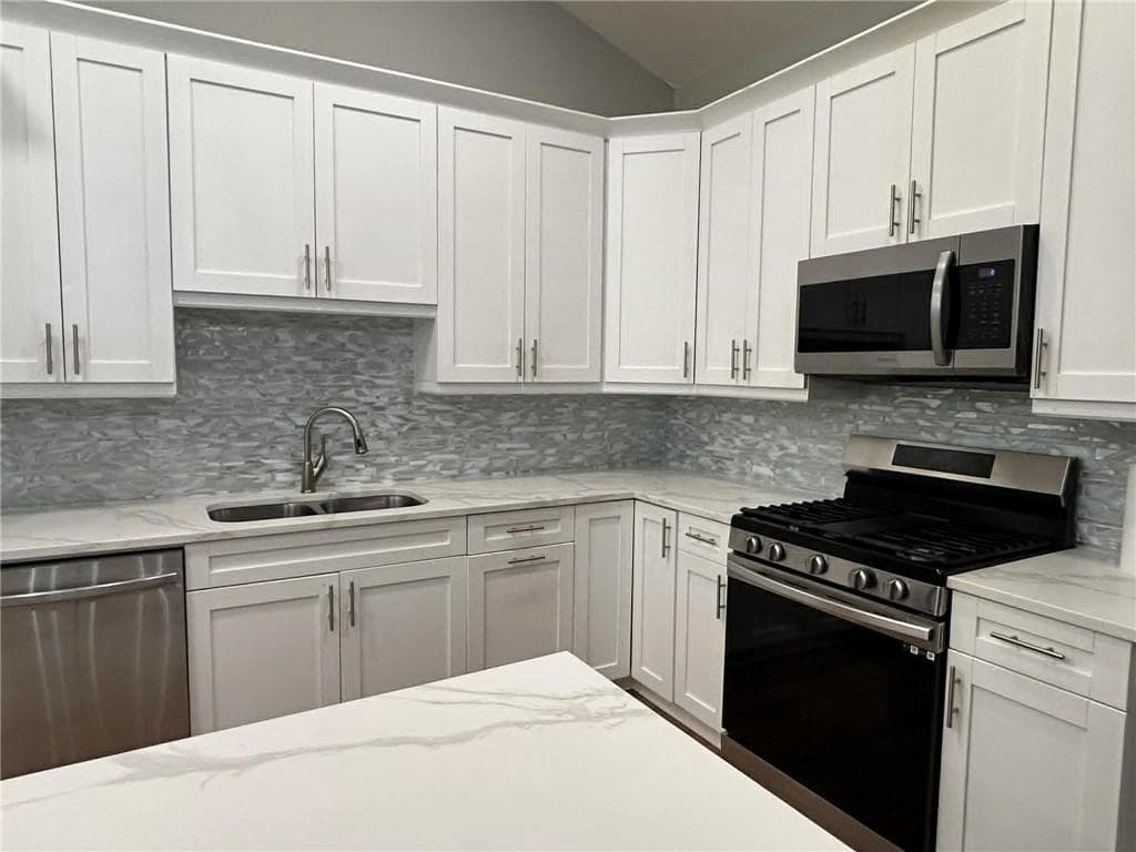 4 bedroom, 2 bathroom, 2,034 sq ft single family residence under contract at 29 Winding Creek Court, Dawsonville, GA 30534 — photo 3