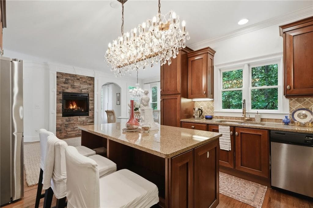 6 bedroom, 5 bathroom, 4,600 sq ft single family residence for sale at 7535 Antique Barn Avenue, Cumming, GA 30041 — photo 7
