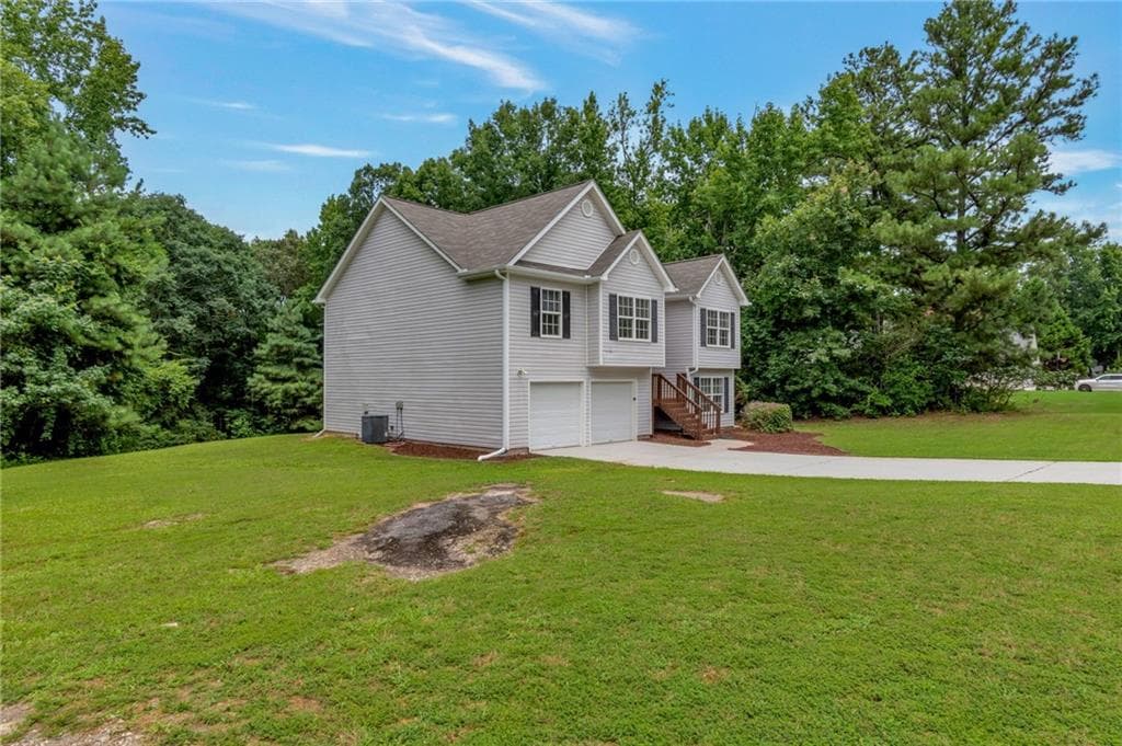 4 bedroom, 3 bathroom, 2,519 sq ft single family residence for sale at 1388 Sierra Ridge Place, Loganville, GA 30052 — photo 3