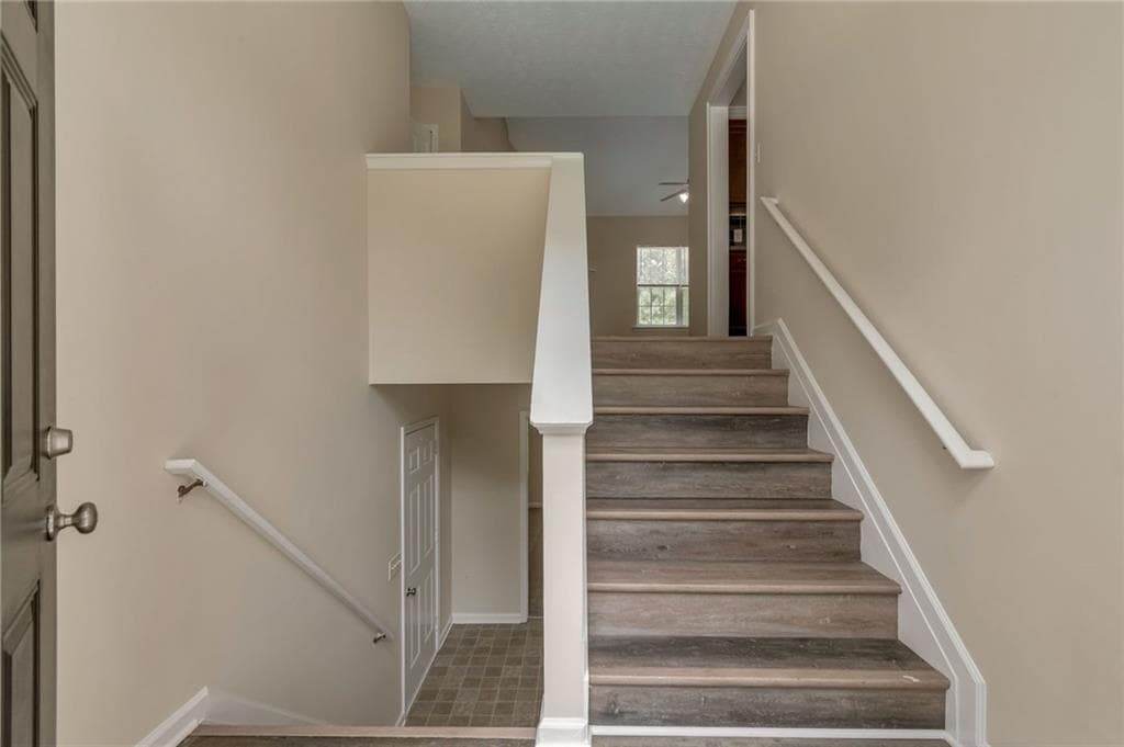 4 bedroom, 3 bathroom, 2,519 sq ft single family residence for sale at 1388 Sierra Ridge Place, Loganville, GA 30052 — photo 4