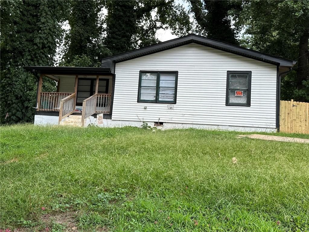 3 bedroom, 2 bathroom, 1,002 sq ft single family residence for sale at 800 West Avenue, Gainesville, GA 30501