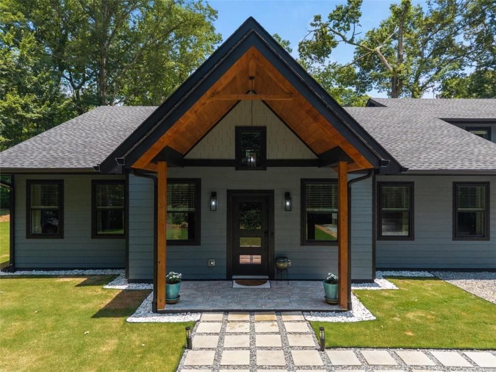 3 bedroom, 2 bathroom, 3,016 sq ft single family residence under contract at 381 Parks Drive, Ellijay, GA 30536 — photo 4