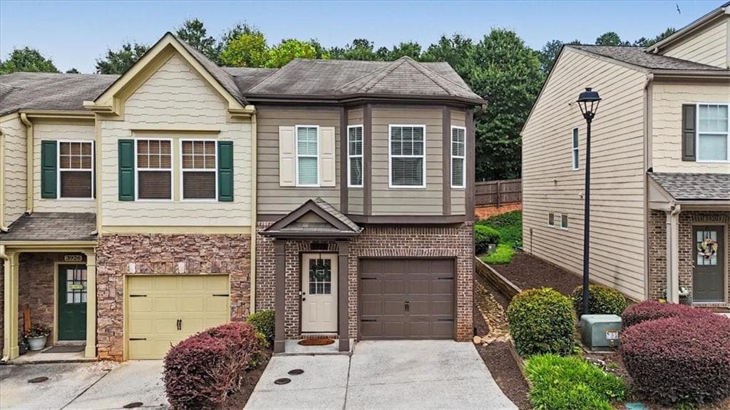 3 bedroom, 3 bathroom, 1,524 sq ft townhouse for sale at 3924 Cyrus Crest Circle, Kennesaw, GA 30152 — photo 1 of 52