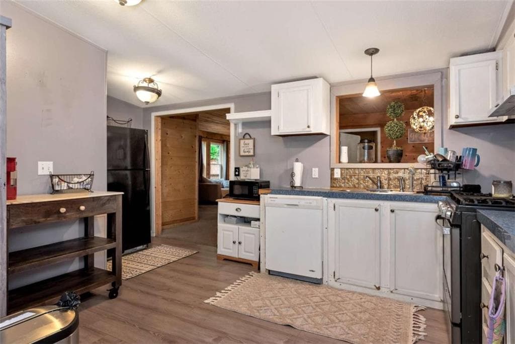 4 bedroom, 3 bathroom, 1,600 sq ft single family residence under contract at 615 Lewis Grindle Road, Dahlonega, GA 30533 — photo 5