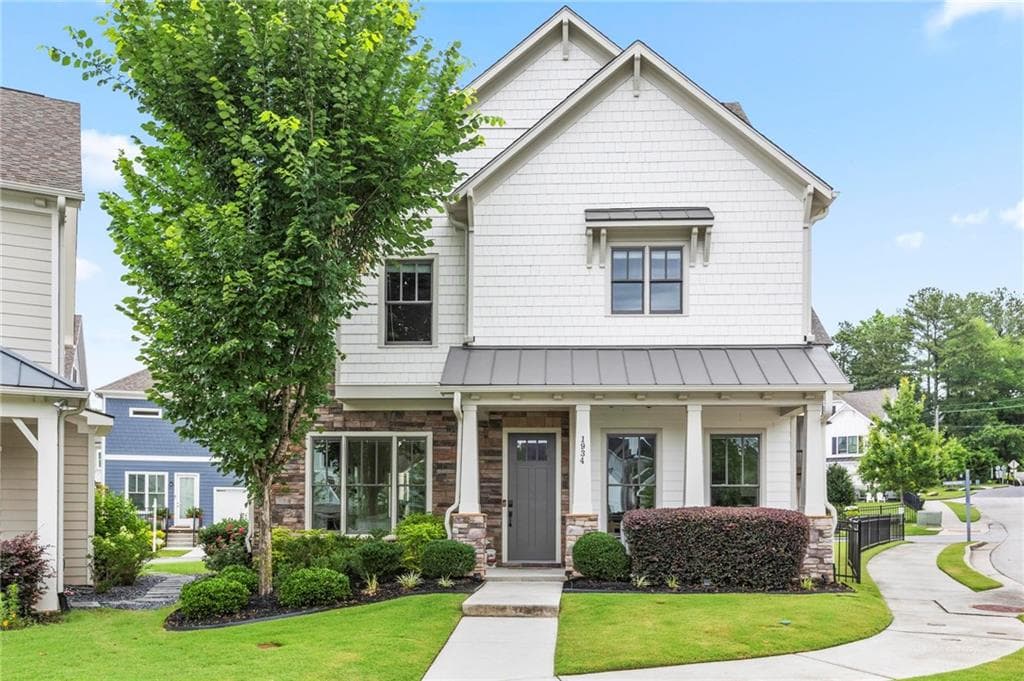 5 bedroom, 4 bathroom, 2,971 sq ft single family residence sold at 1934 Westside Boulevard, Atlanta, GA 30318