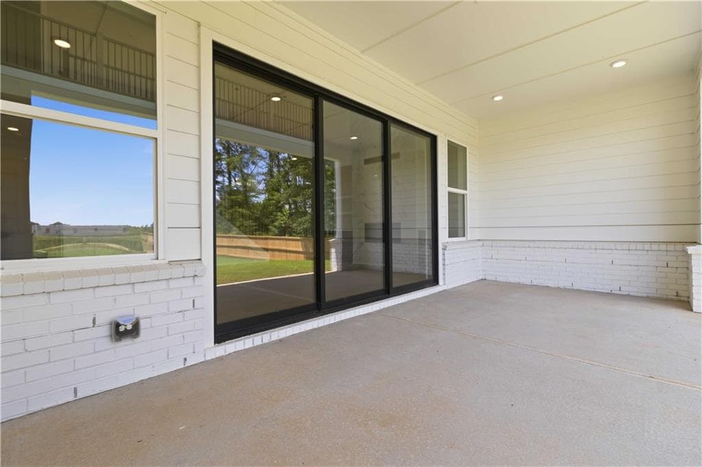 5 bedroom, 6 bathroom, 3,870 sq ft single family residence under contract at 3090 Waterfront Circle, Marietta, GA 30062 — photo 6