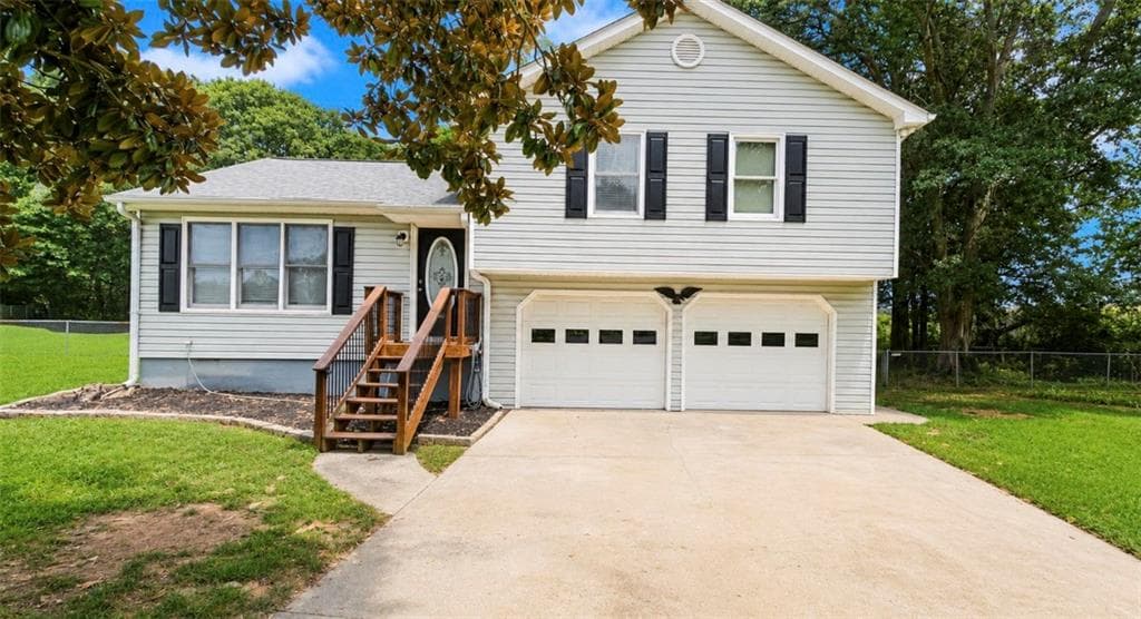 3 bedroom, 2 bathroom, 1,192 sq ft single family residence for sale at 12 Fairfield Court, Cartersville, GA 30120 — photo 1 of 25